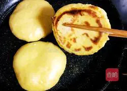 Illustration of how to make milk-flavored cornmeal pancakes (coarse grains) 14