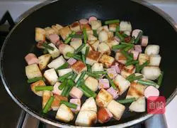 Xinwen Gourmet Internet celebrity steamed buns transformed into egg and ham cakes illustration 8