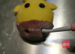 Illustration of how to make pumpkin and cow bean paste buns 12