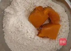 Illustration of how to make pumpkin flower steamed buns 6