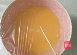 Illustration of how to make egg yolk and egg paste (baby version) 5