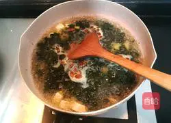 Illustration of making sesame leaf, wolfberry tofu soup 15