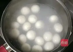 Illustration of how to make papaya, red dates and glutinous rice balls 2