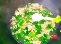 Illustration of how to make lettuce and egg soup 9