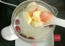 Illustration of how to make apple Tremella syrup 10