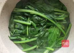 Illustration of how to make spinach egg pancake 1