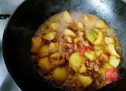 Illustration of how to make pork belly stewed with potatoes 11