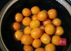 Illustration of how to make kumquat sugar water 3