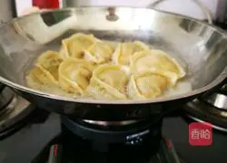 Illustration of how to eat fried dumplings with frozen dumplings 7