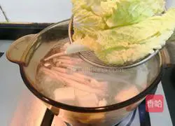 Illustration of how to make crab-flavored mushroom, cabbage and tofu soup 10