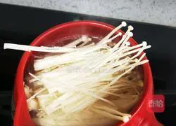 Illustration of how to make mushroom and shrimp soup 11