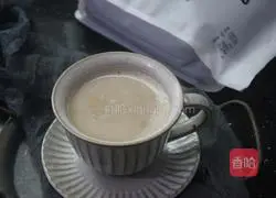 Illustration of how to make black bean and walnut drink 8