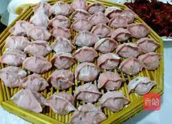 Illustration of how to make vegetarian dumplings with chives and shrimps 6