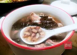 Illustration of how to nourish yin and blood cuttlefish soup 8