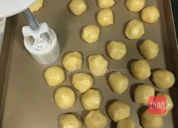 Illustration of how to make peach biscuits 8