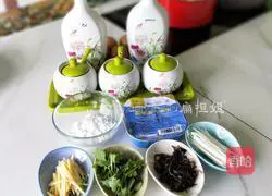 Illustration of how to make spicy and sour whitebait soup 1