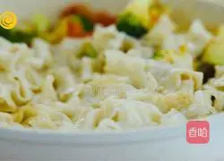 Illustration of how to make broccoli and tomato soba noodles 9