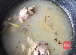 Illustration of how to make shredded chicken 5