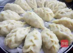 Illustration of how to make steamed dumplings stuffed with mandarin ducks and wheat ears 17