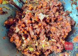 Illustration of how to make halal beef patties 4