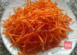 Illustration of how to make fried shredded carrots 1