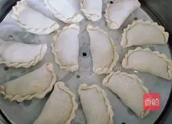 Illustration of how to make steamed cabbage and meat dumplings 7