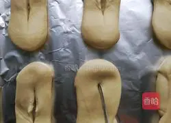 Illustration of how to make chive cheese buns 9