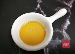 Illustration of how to mix shredded jellyfish 5