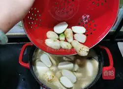 Illustration of how to make pork ribs, taro and baby vegetable soup 14