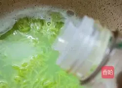 Illustration of how to make pea noodles 10