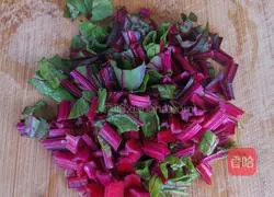 Illustration of how to make spaghetti with red beet meat sauce 2