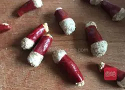 Illustration of how to make chili crisps 8