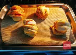 Illustration of how to make spicy rolls 19