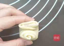 Illustration of how to make the crispy mustard vegetable and fresh meat mooncakes in one bite 12