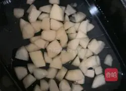 Illustration of how to make white radish and pear water 4