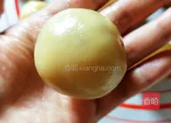 Lotus Paste and Egg Yolk Mooncake Recipe Illustration 11