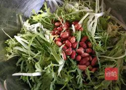 Illustration of how to mix chicory with peanuts 5