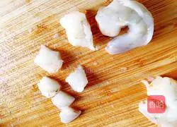 Illustration of how to make three fresh stuffed dumplings 2