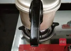 Illustration of how to make pork ribs, winter melon and carrot soup 5