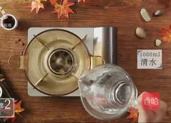 Illustration of how to make the trotters, lotus root and lotus root soup necessary for nourishing and nourishing skin in autumn