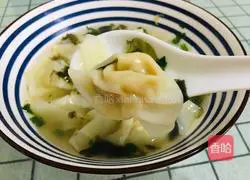 Illustration of how to make big meat wontons 10