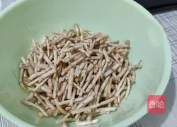 Illustration of how to make cold Houttuynia cordata 2