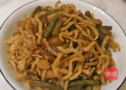 Illustration of how to make braised noodles with pork belly, beans, string beans and potatoes 12