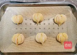 Illustration of how to make pumpkin flower steamed buns 14
