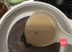 Illustration of how to make pearl milk tea (family version) 8