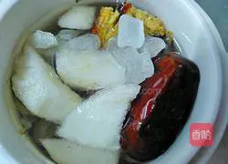Snow pear, white fungus and red date soup recipe 6