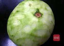 Illustration of how to make scrambled eggs with watermelon rind 2