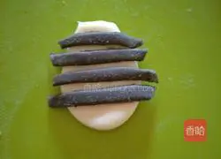 Illustration of how to make cute little monster steamed buns 14