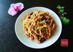 Illustration of how to make Zhangjiakou's special delicacy oyster noodles 18