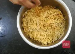 Illustration of how to make Sichuan style cold noodles 5